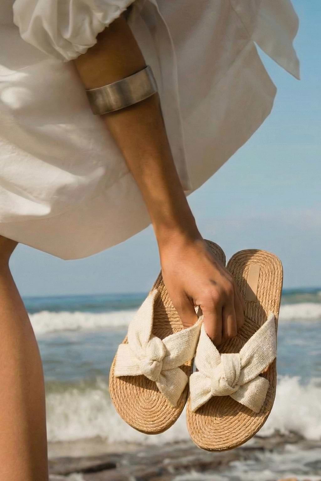 Sandales à brides nouées