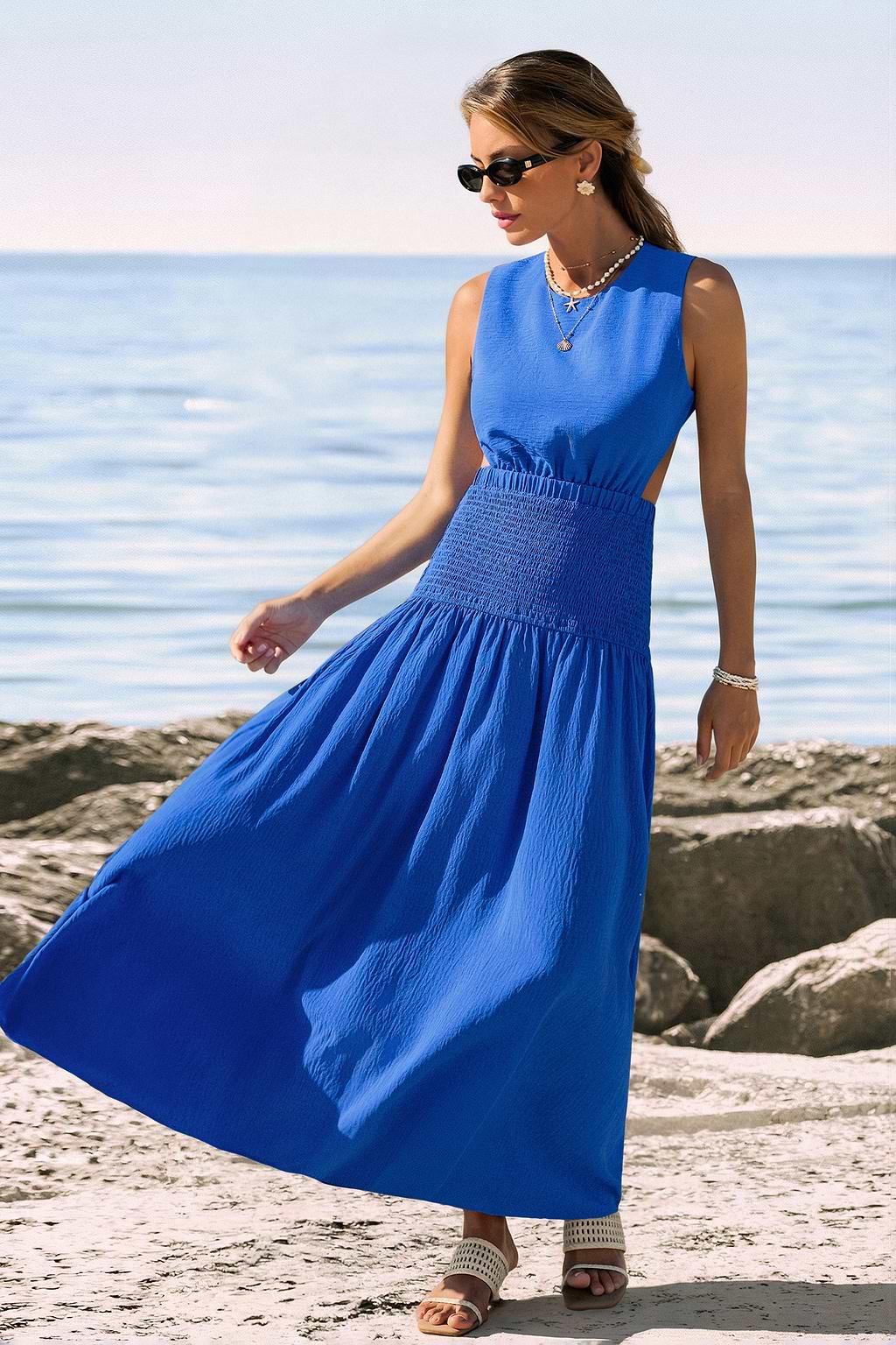 Robe longue bleue taille smockée