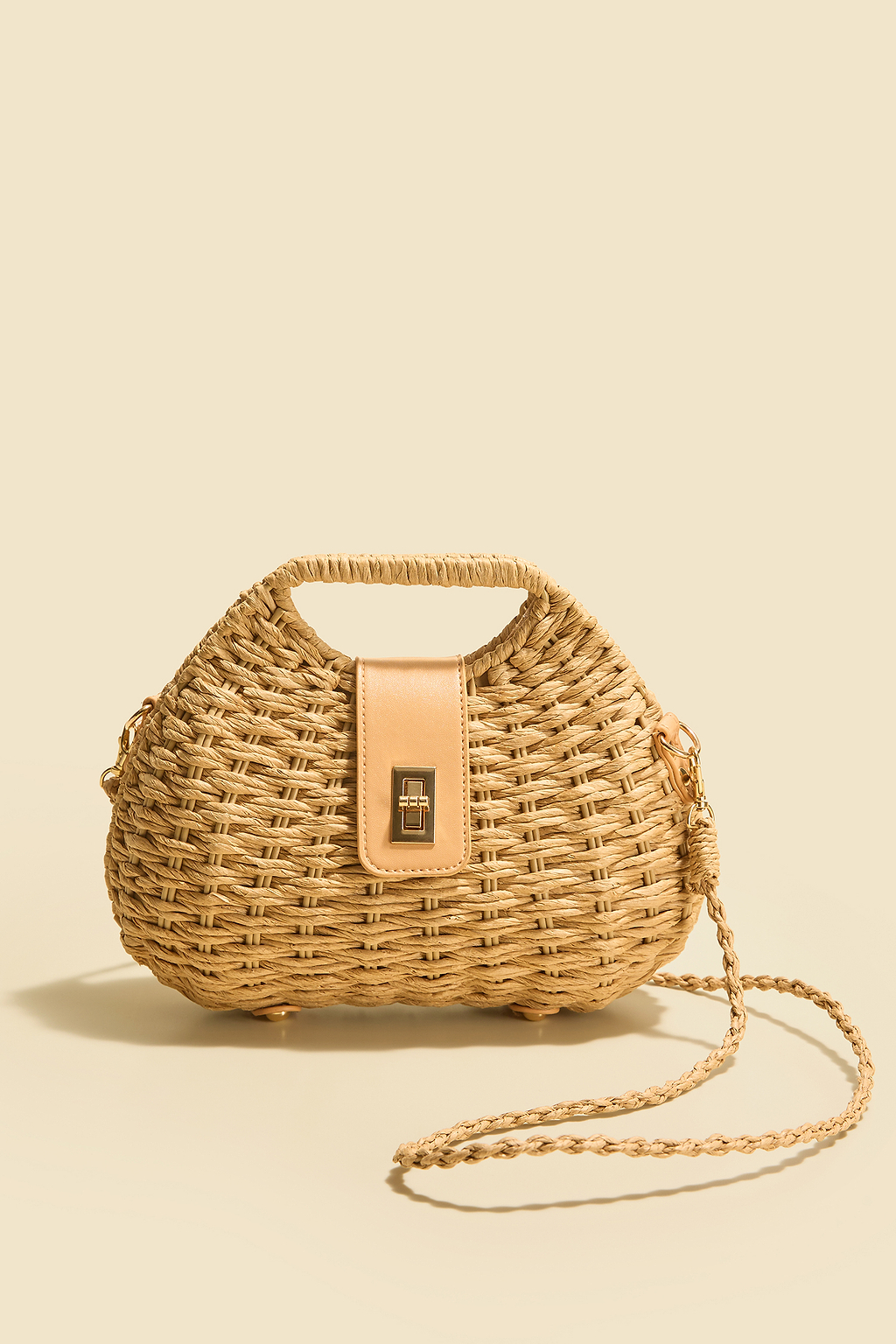 Sac en paille avec bandoulière et détails en similicuir