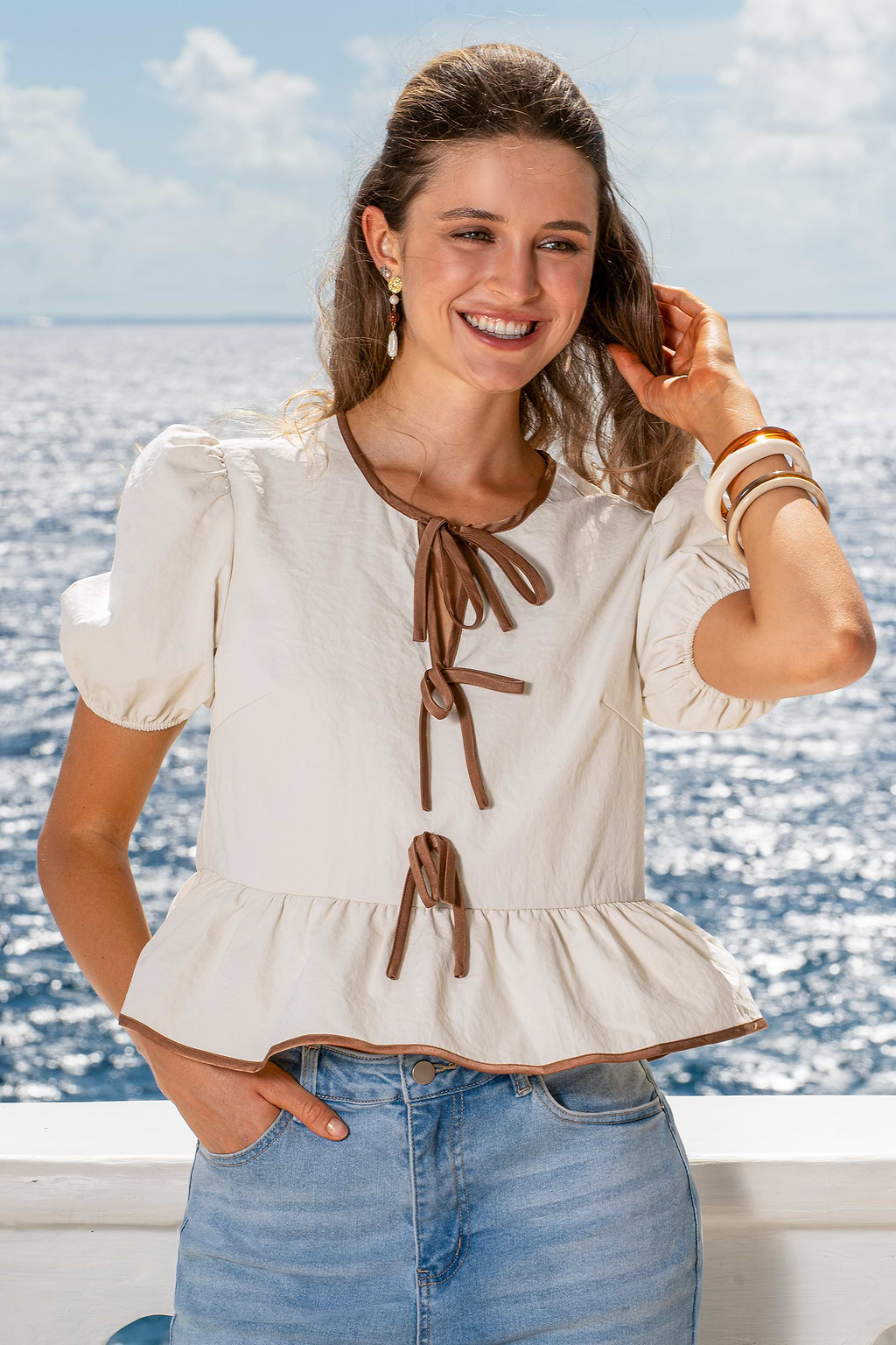Top neutre peplum noué