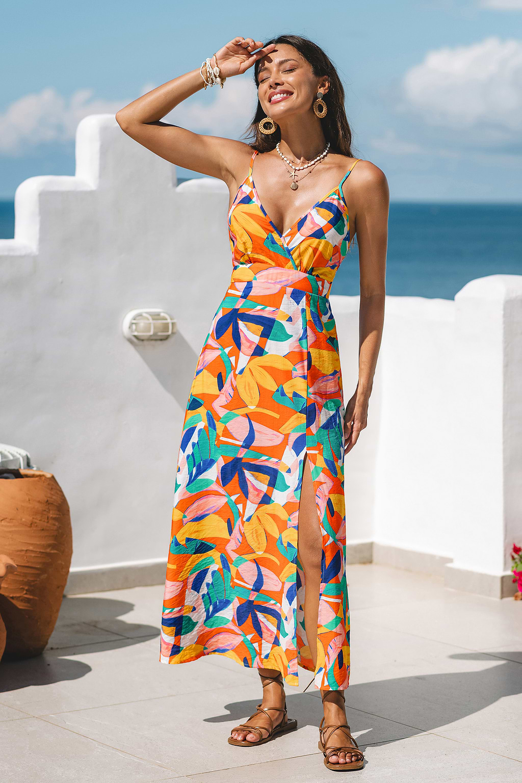 Oranges Abstraktes Ärmelloses Maxi-Strandkleid in Wickeloptik