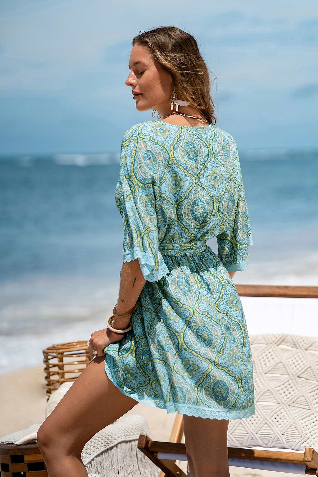 Intuicyjna ozdobna mini sukienka