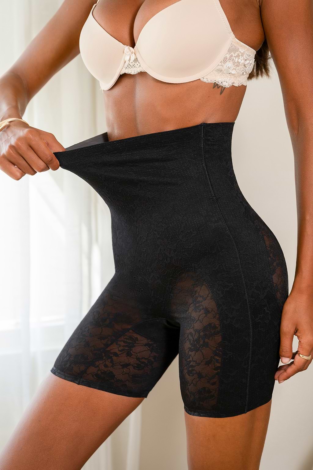 Bas gainant noir avec effet sculptant