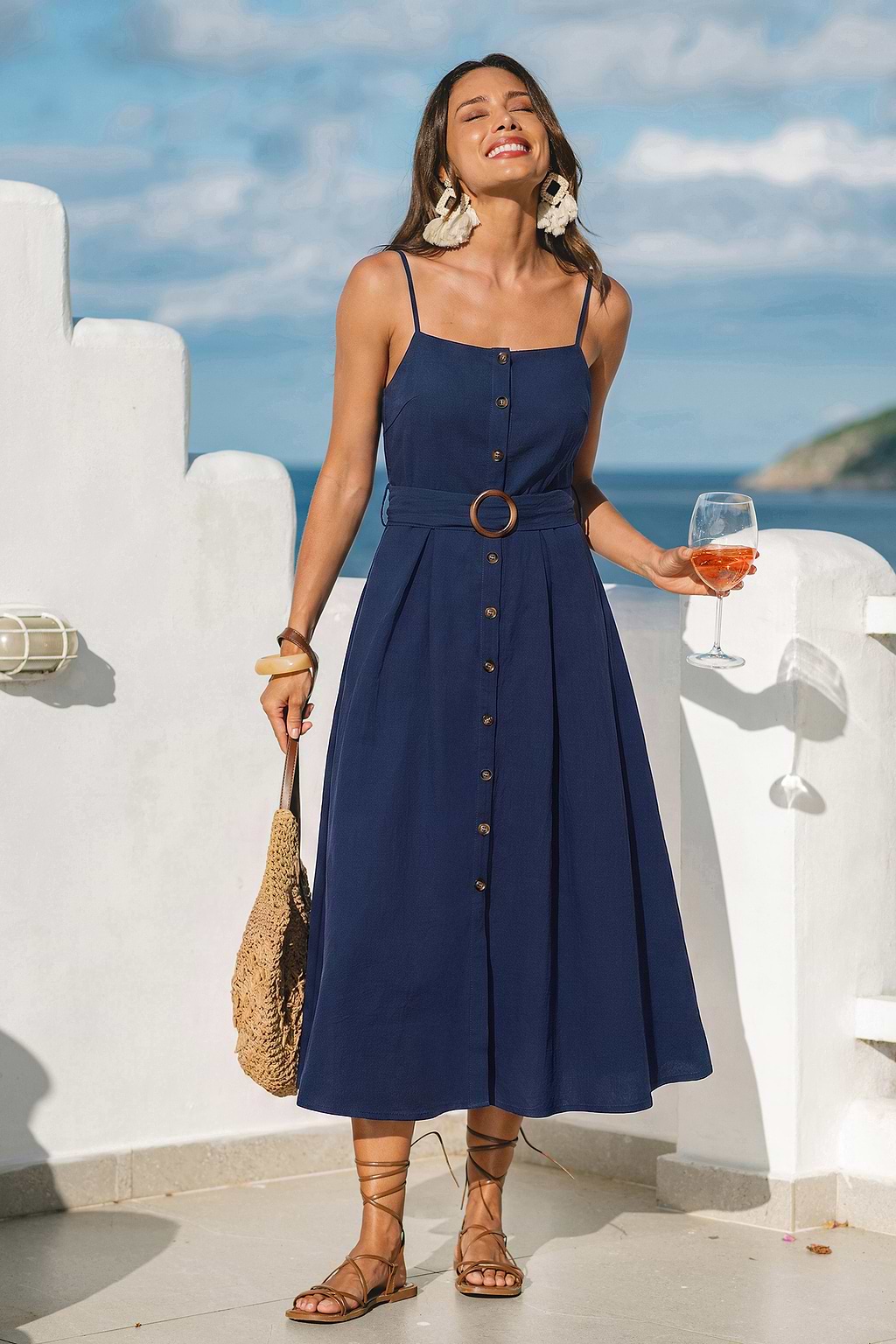 Robe midi bleue au style moderne et fluide