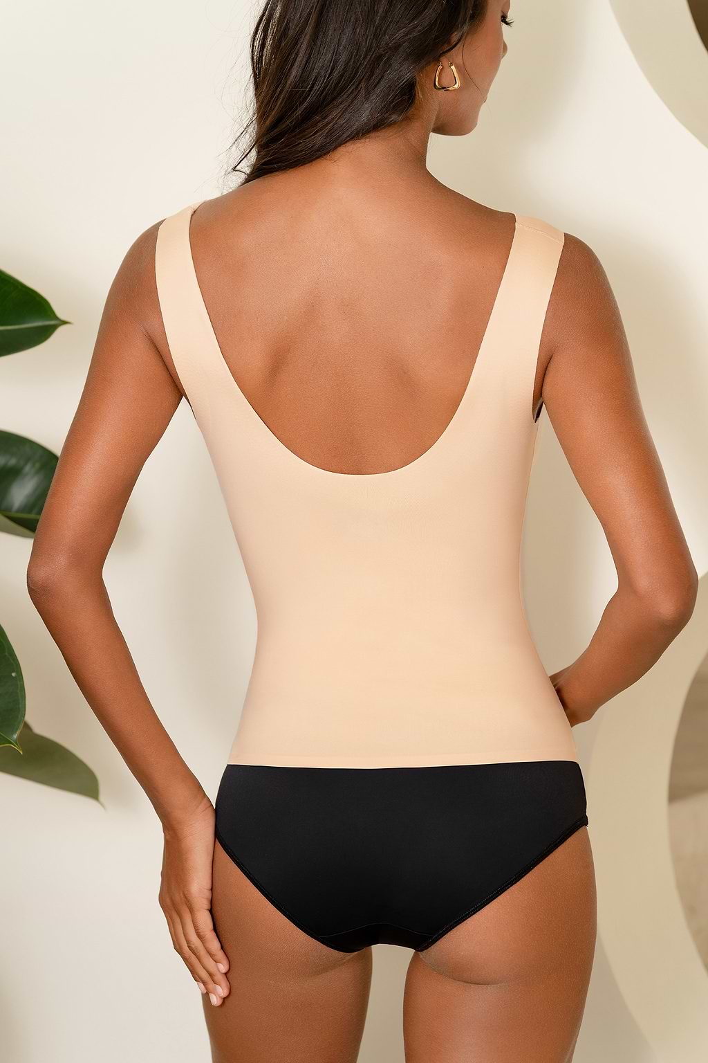 Top moldeador color nude de Call Time