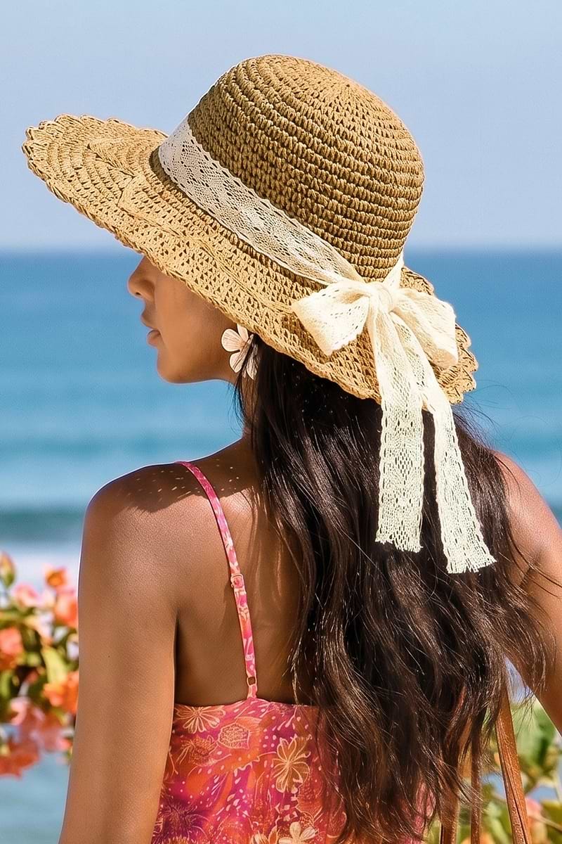 Chapeau de paille avec ruban décoratif