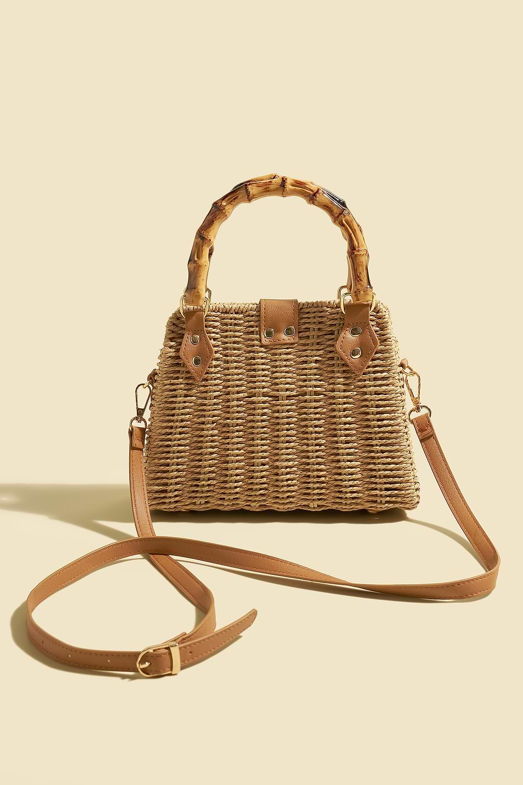 Khaki Strohtasche mit Bambus-Tragegriff und Kunstleder-Details
