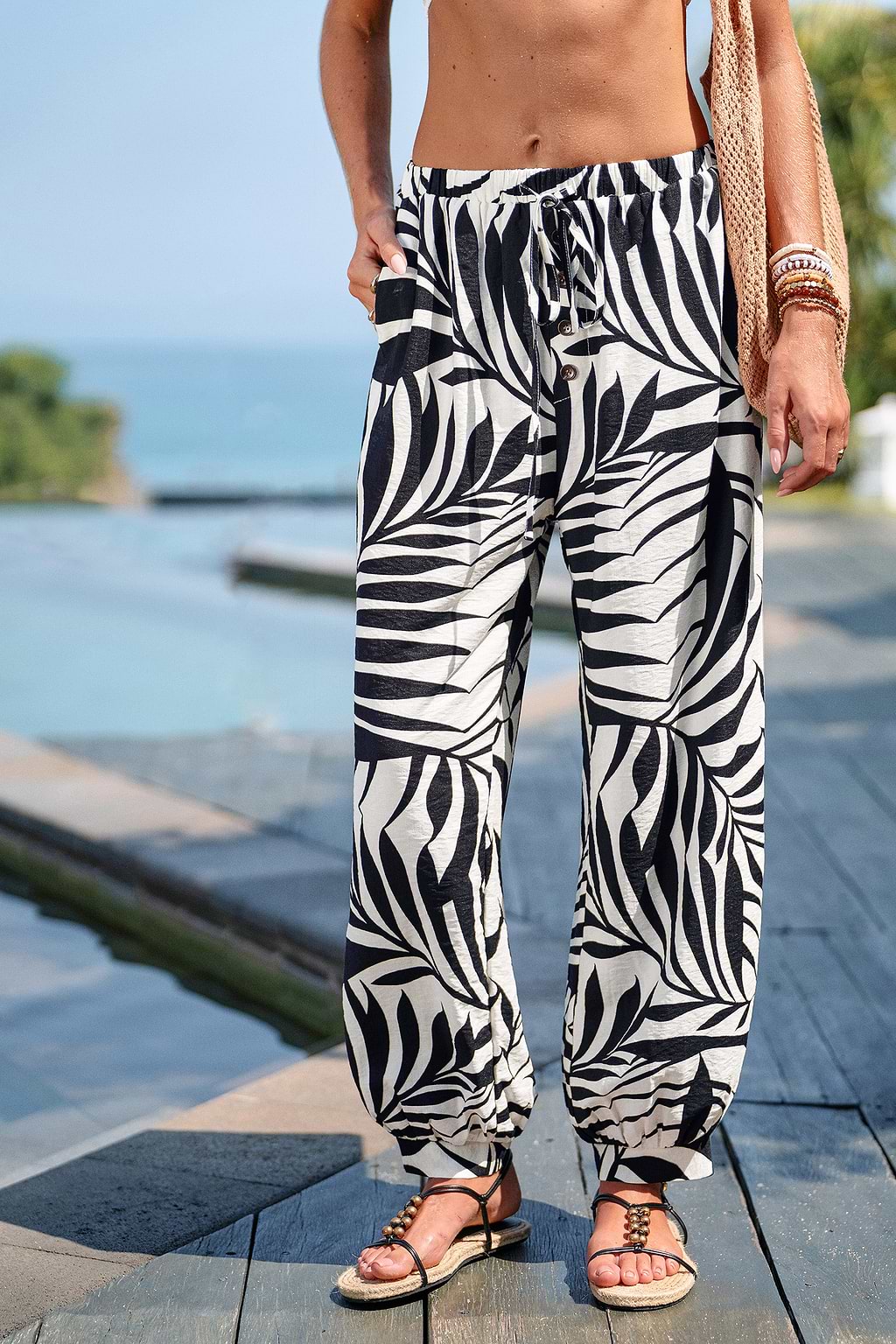 In de details: Tropische broek