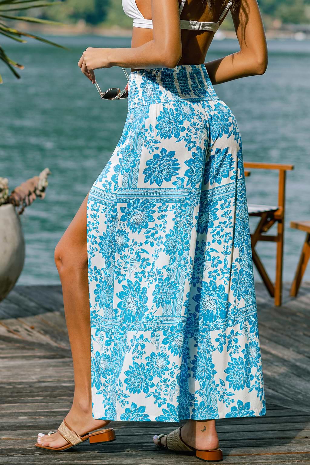 Pantalon cover up fleuri à taille smockée