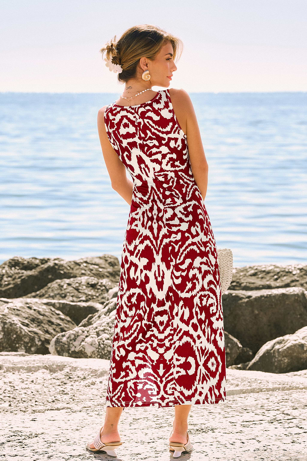 Robe rouge fendu sur le côté