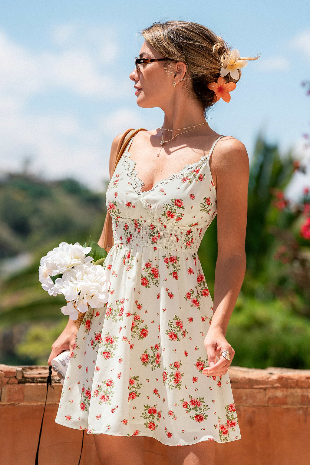 Minivestido floral con detalles vintage
