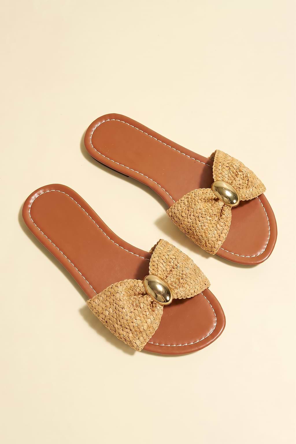 Strooien sandalen voor onderweg