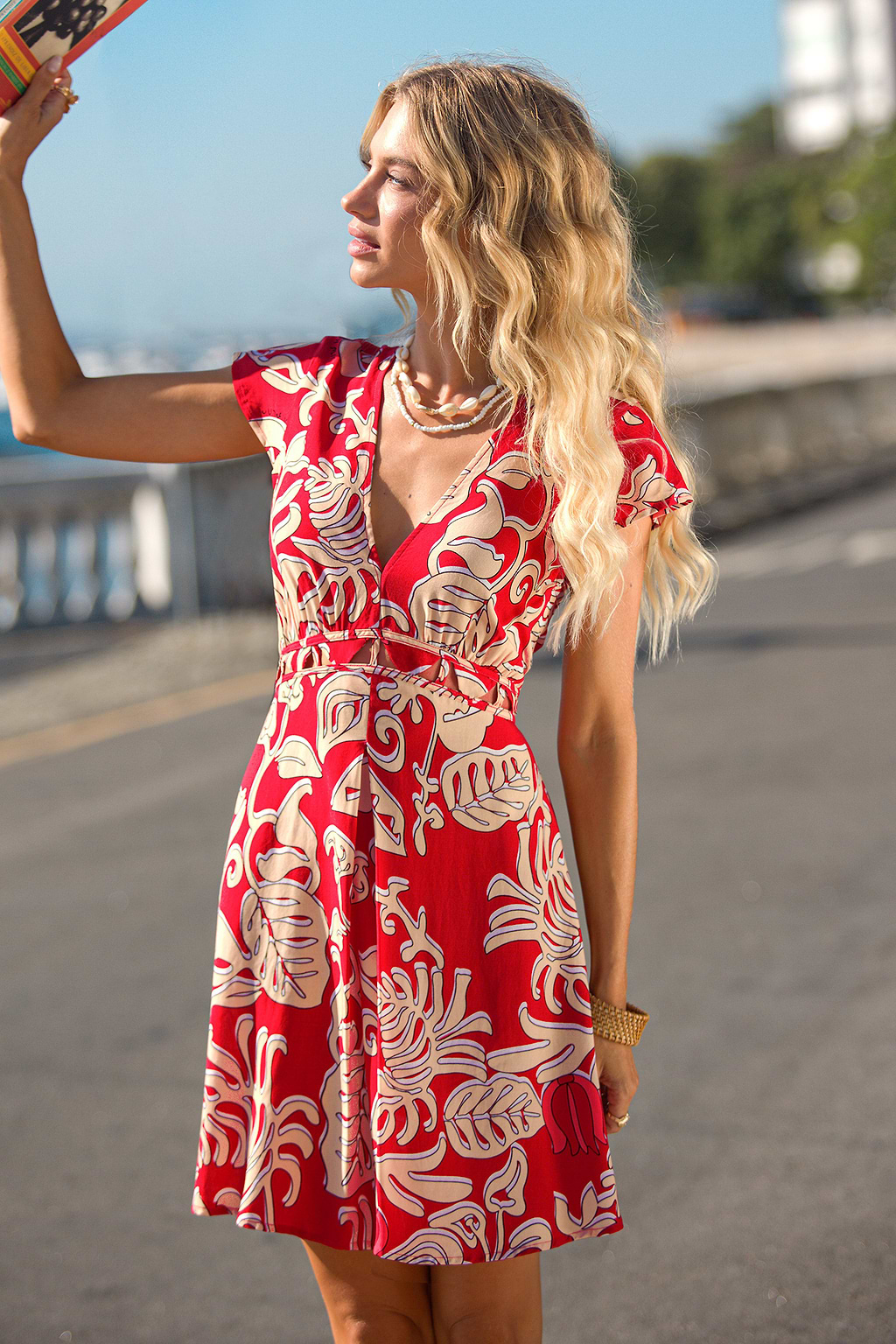 Rot Tropisches Mini-Strandkleid mit V-Ausschnitt