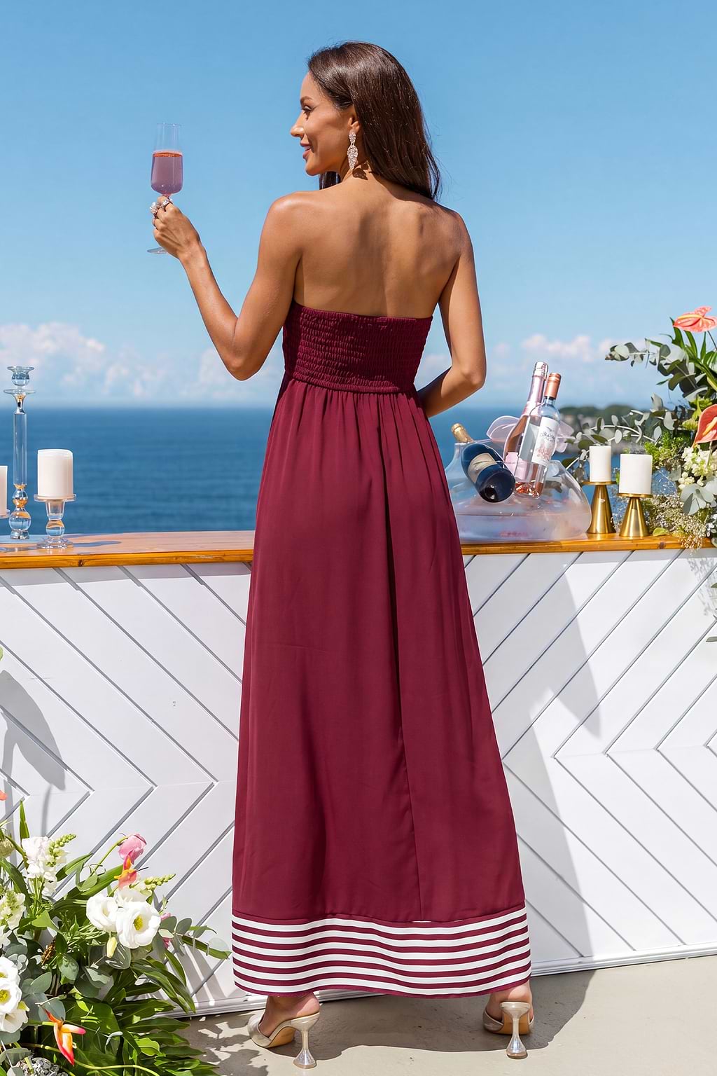 Robe longue rouge à col droit et ouverture goutte