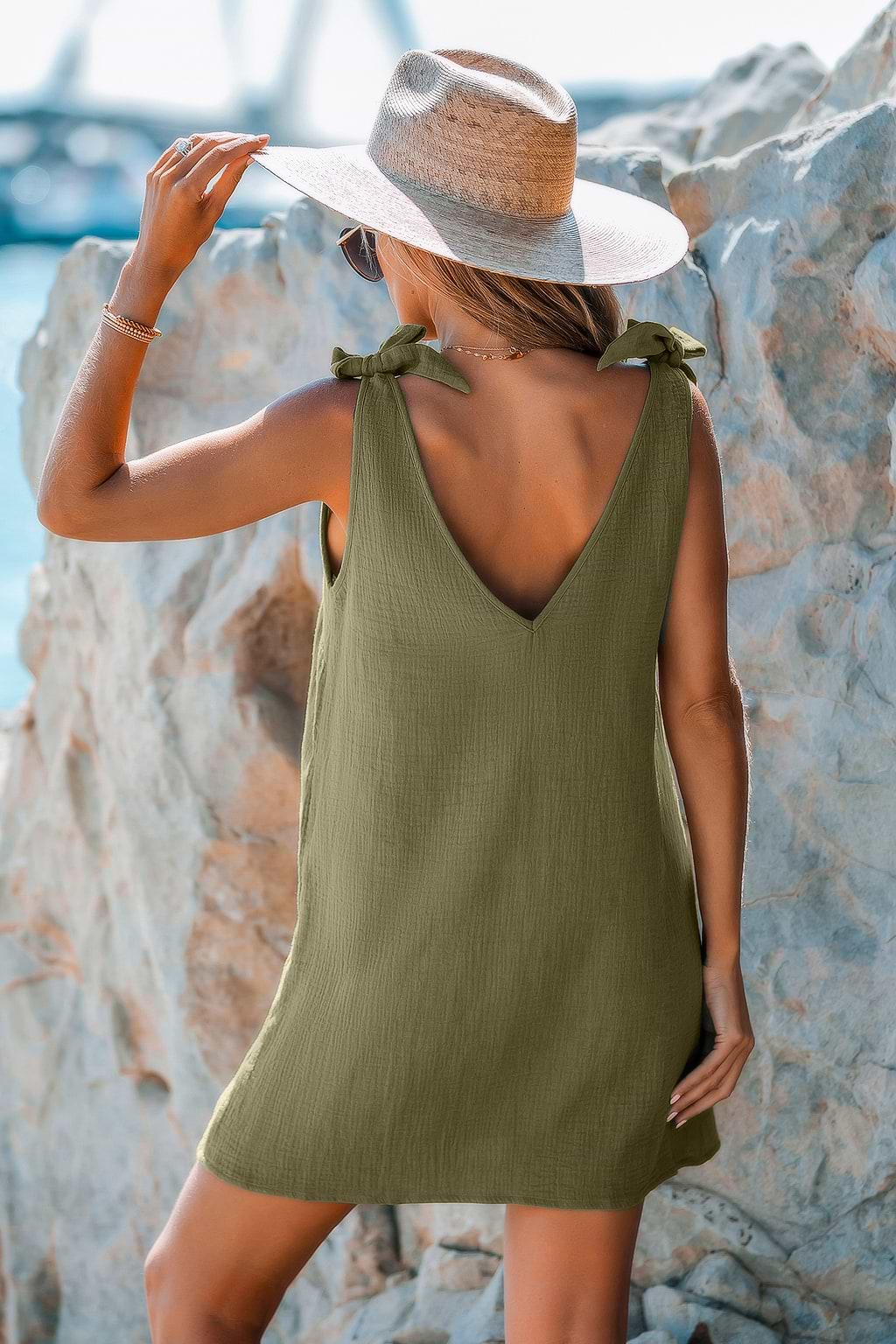 Minivestido con escote en V y espalda descubierta