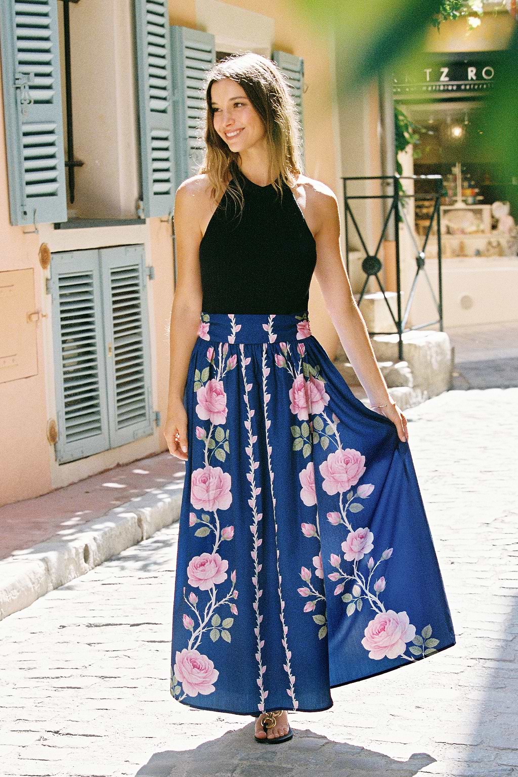 Robe longue florale à col haut sans manches