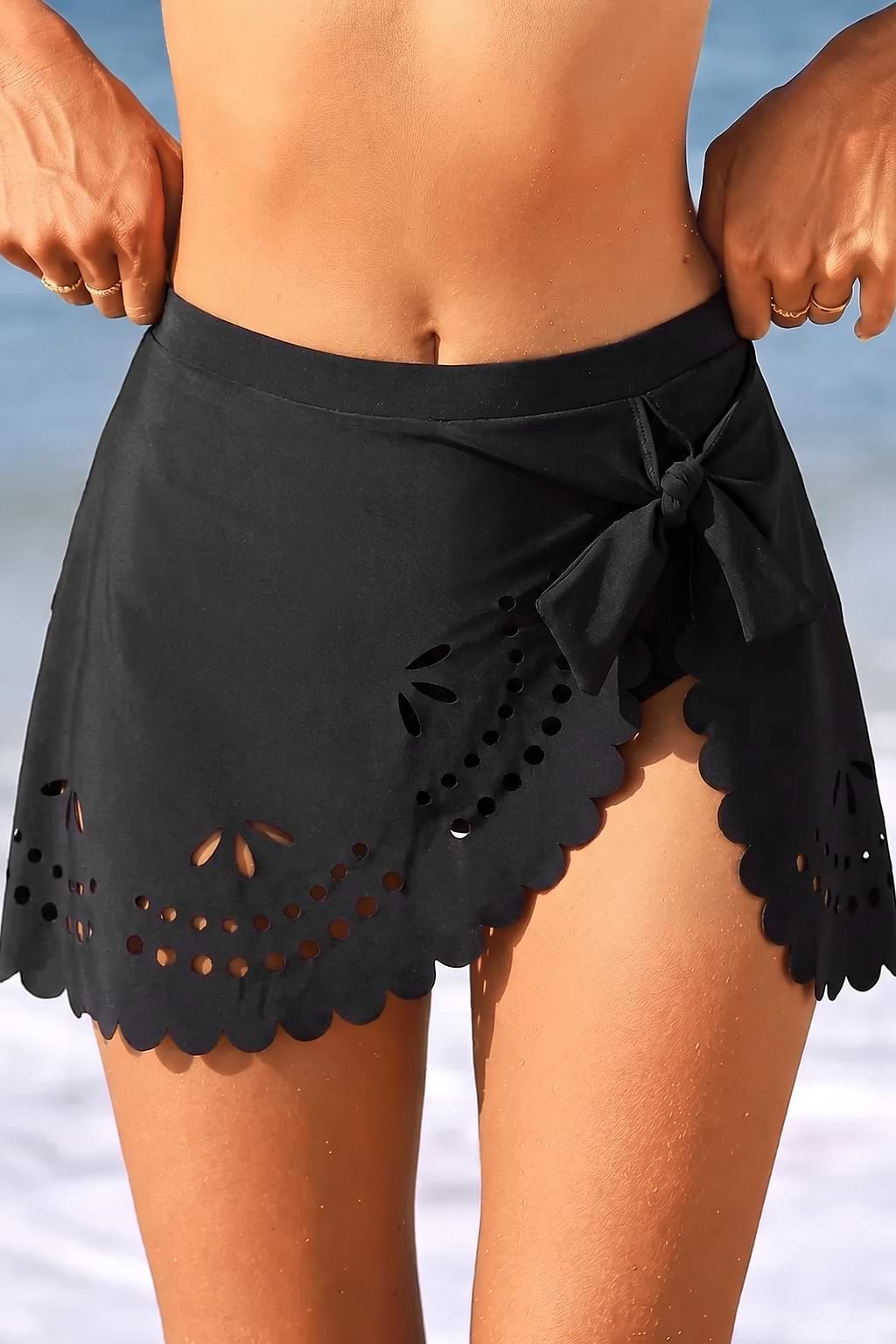 Jupe de bain noire taille haute à ourlet festonné