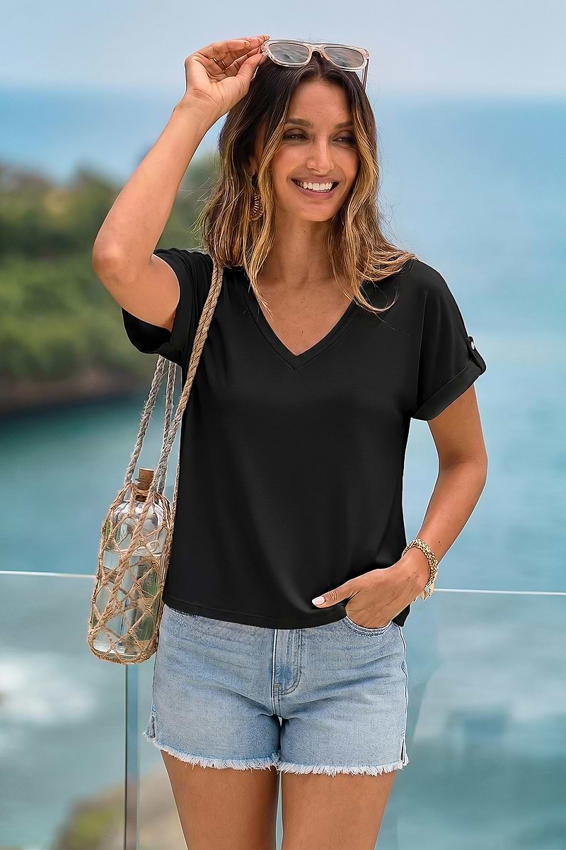 T-shirt noir en tricot à col en V
