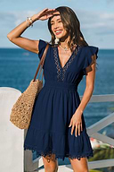 Robe courte bleue à manches courtes et col en V