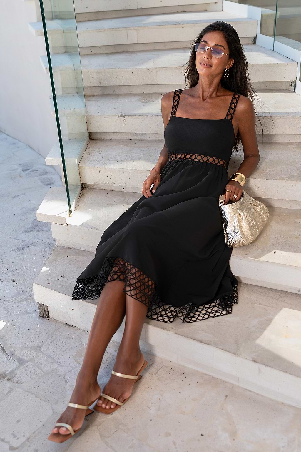 Schwarzes elegantes U-Ausschnitt Midikleid