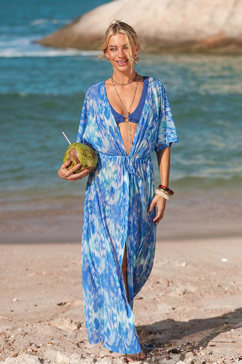 Zomerse nostalgische abstracte maxi-jurk als cover-up