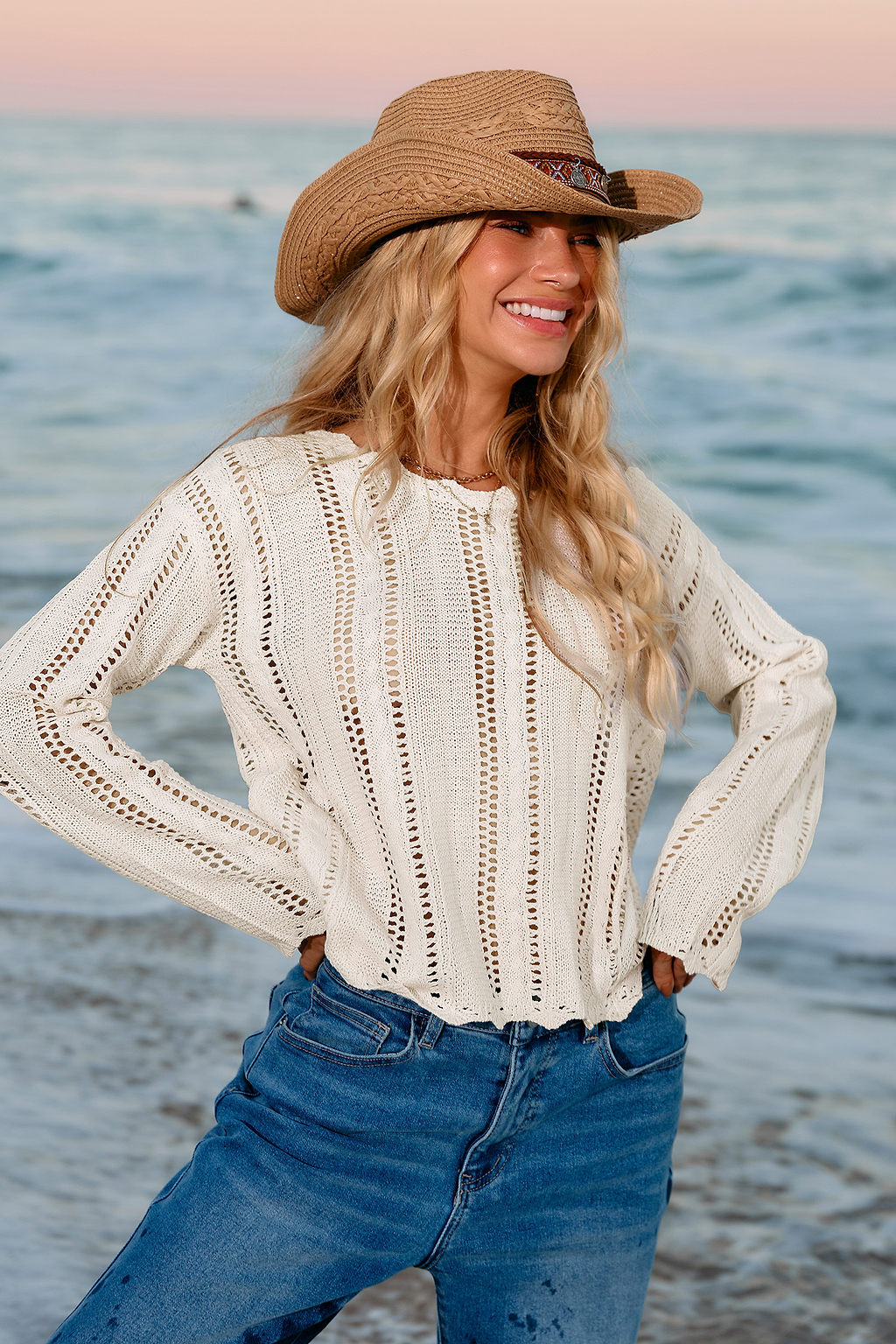 Beiges Leichtes Langarm Rundhals Strick-Strand-Top