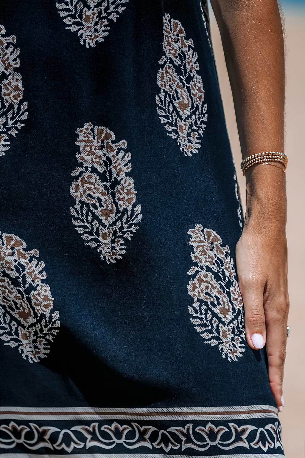 Mini abito con stampa floreale e allacciatura sulla schiena