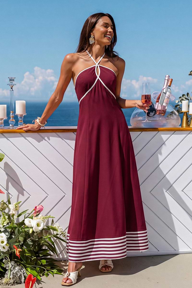 Robe longue rouge à col droit et ouverture goutte