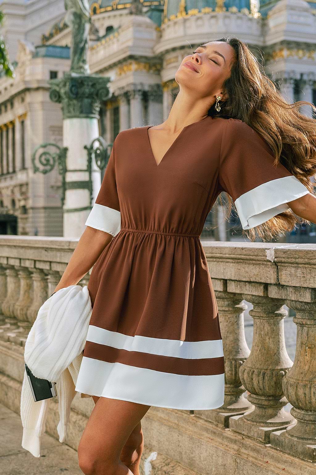 Robe courte colorblock à col cranté