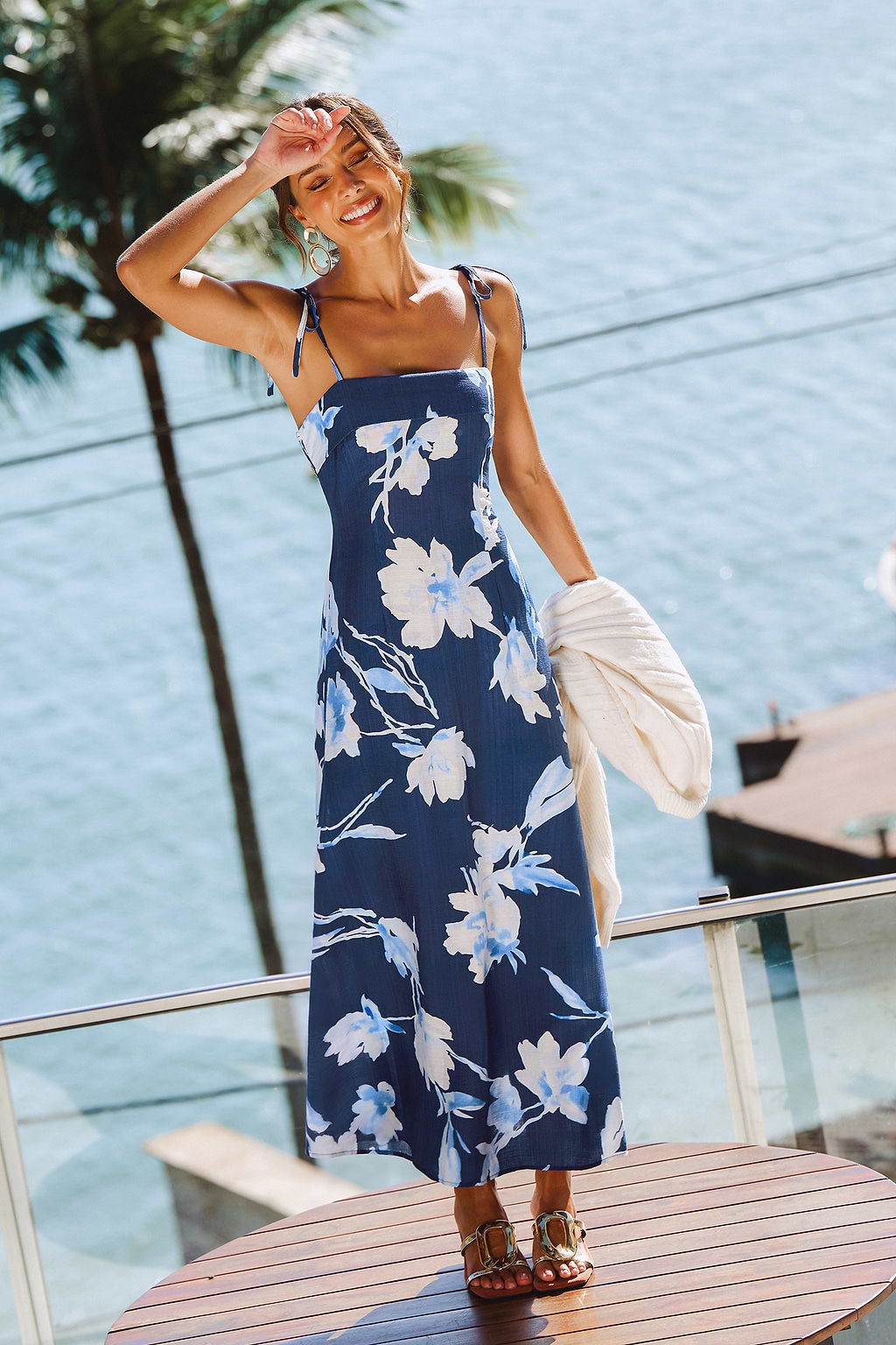 Florales Maxikleid mit eckigem Ausschnitt