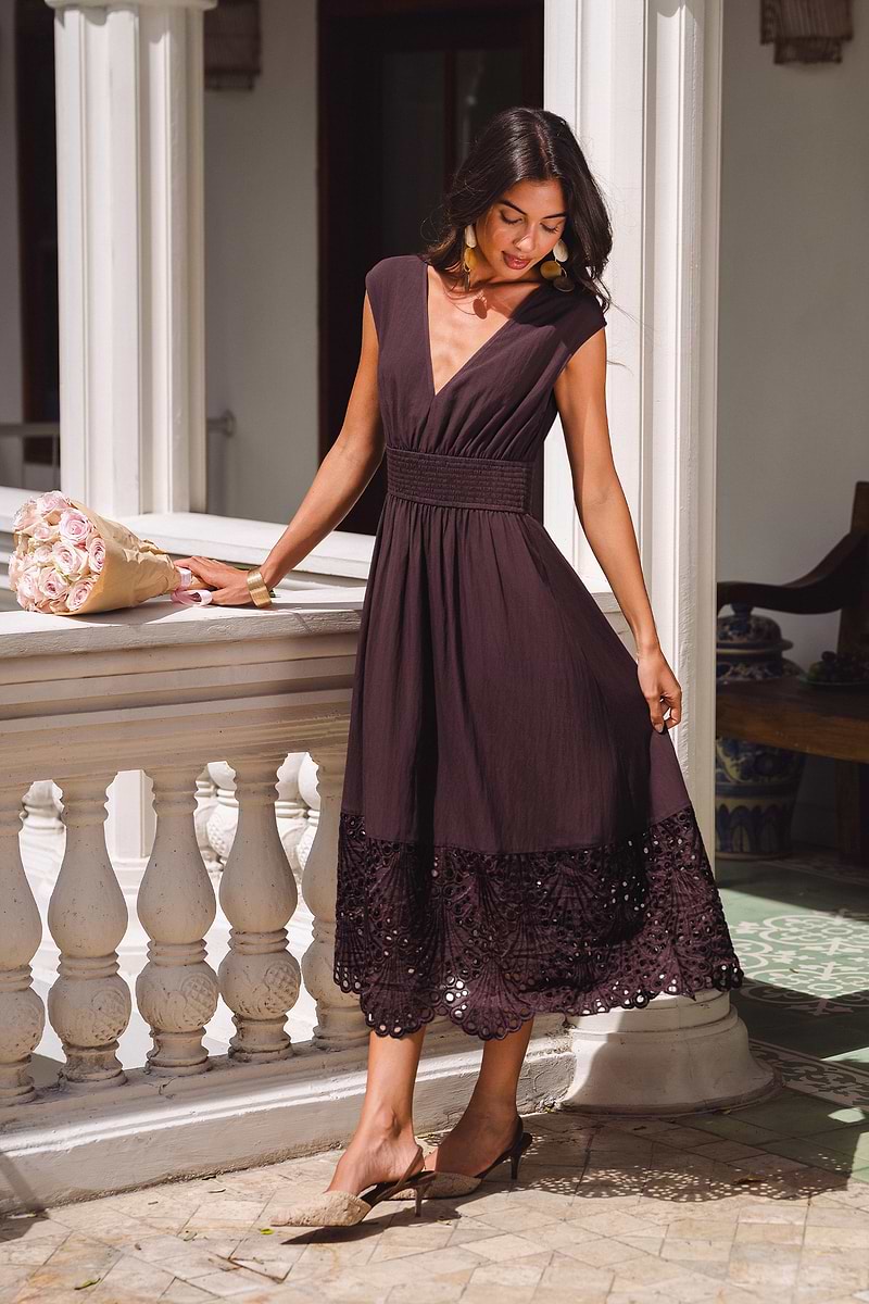 Braunes Elegantes V-Ausschnitt Midikleid