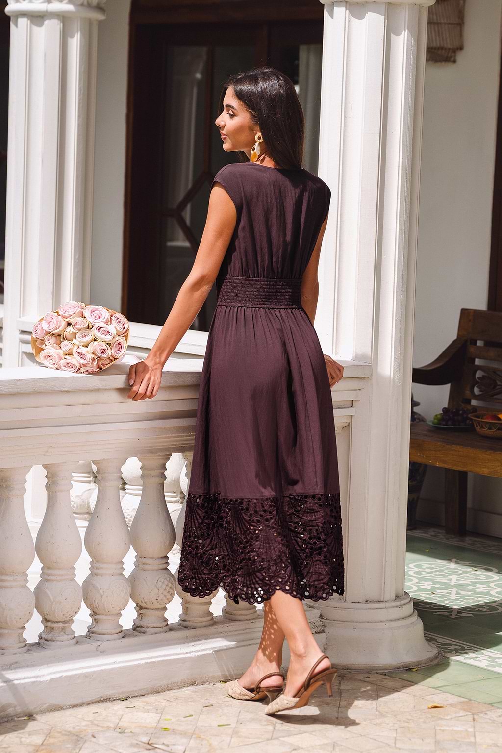 Braunes Elegantes V-Ausschnitt Midikleid