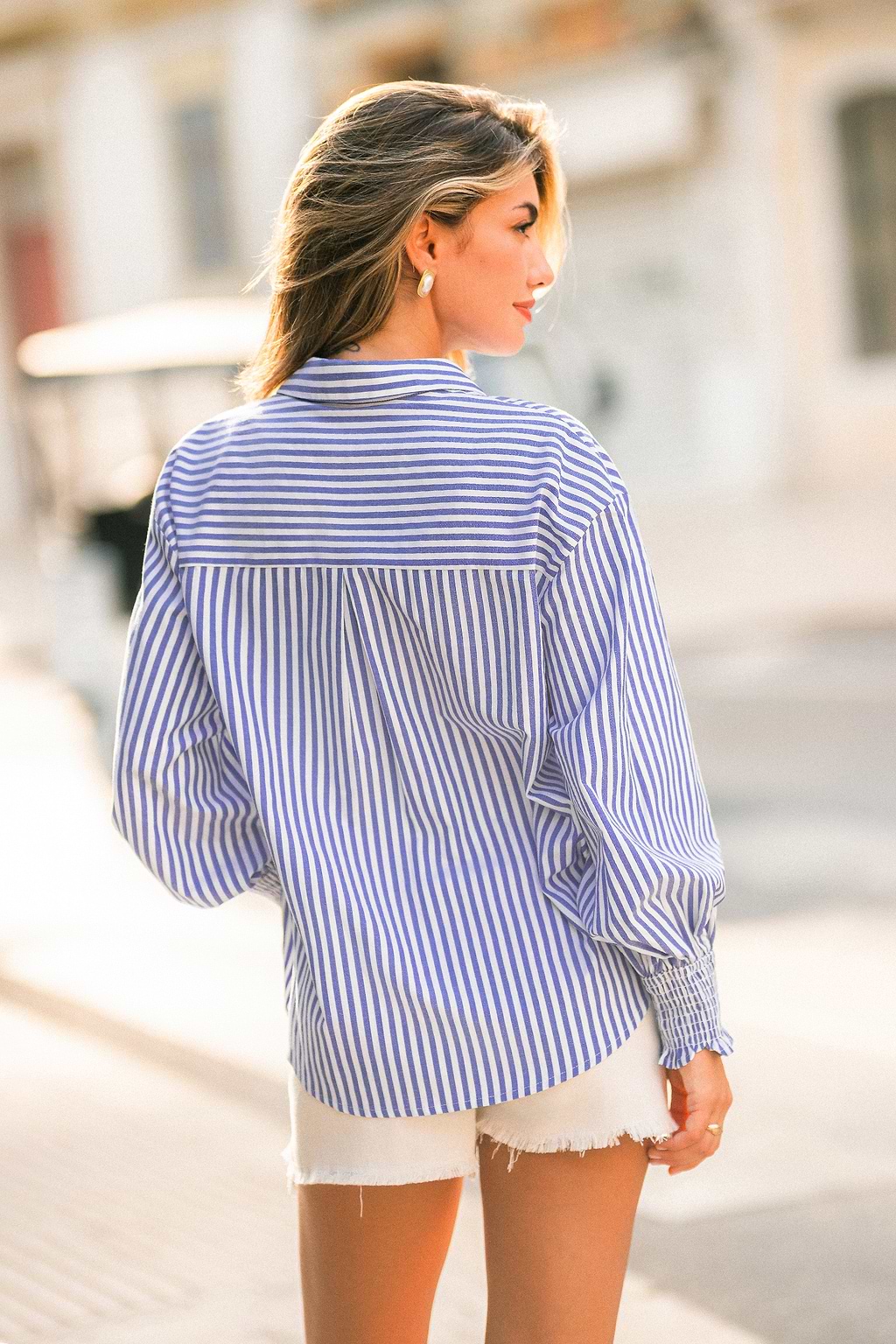 Top rayé tissé à col chemise et manches longues