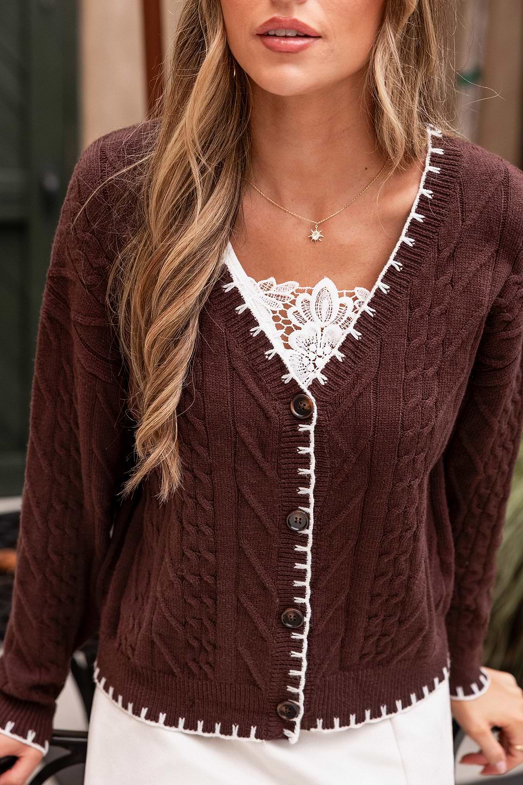 Cardigan marron à col V et manches longues
