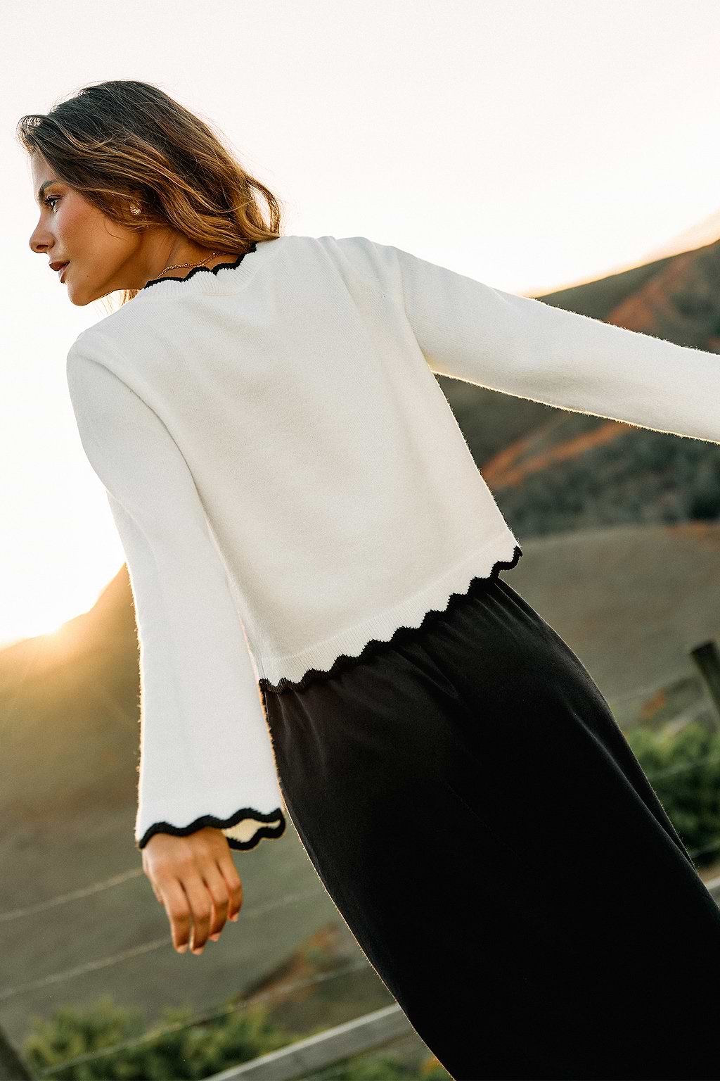 Rimanere in maglione bianco