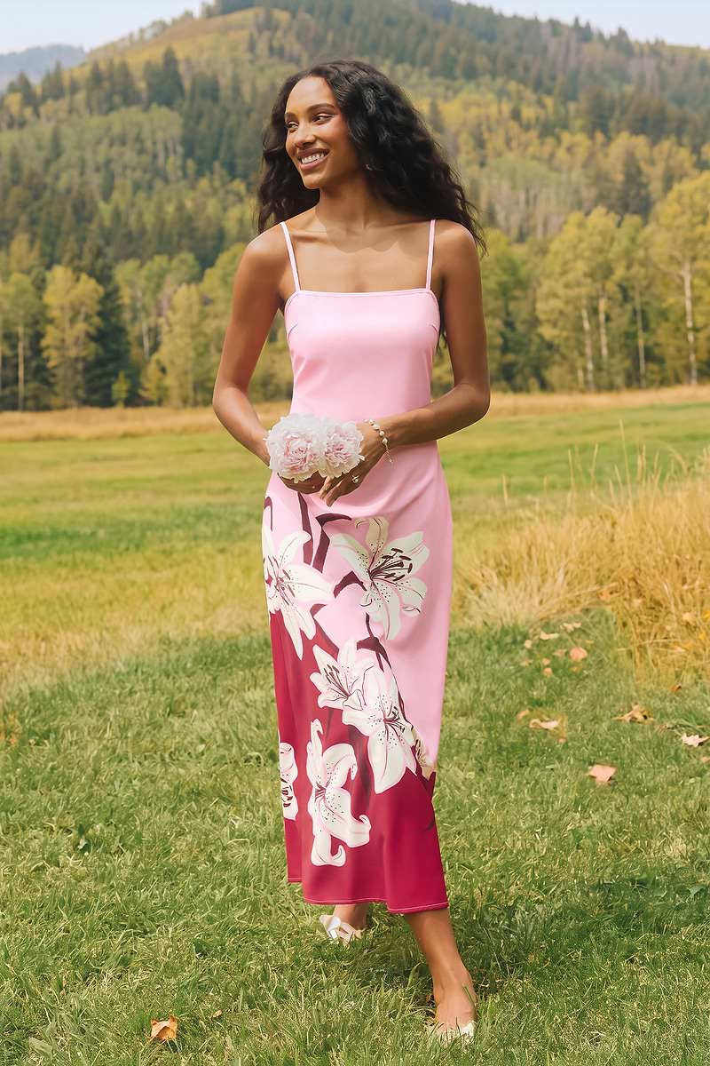 Robe longue fleurie romantique à col carré