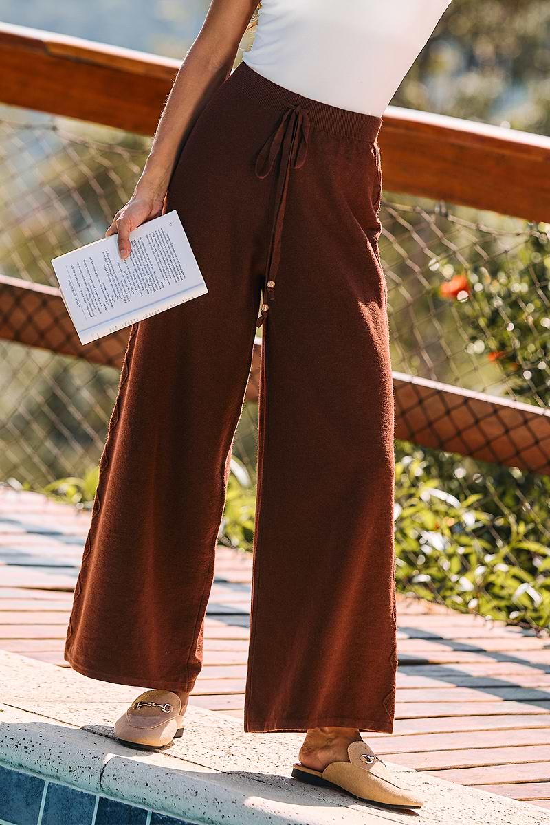 Pantalon en tricot marron à cordon et jambe droite