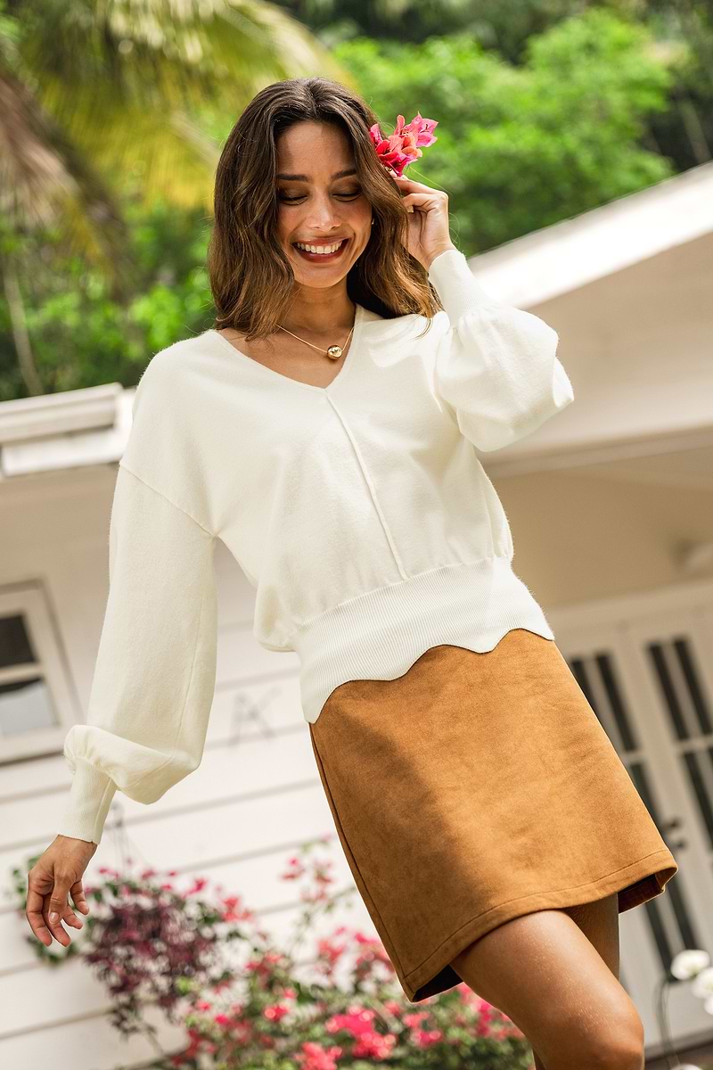 Beiger V-Ausschnitt Langarmpullover