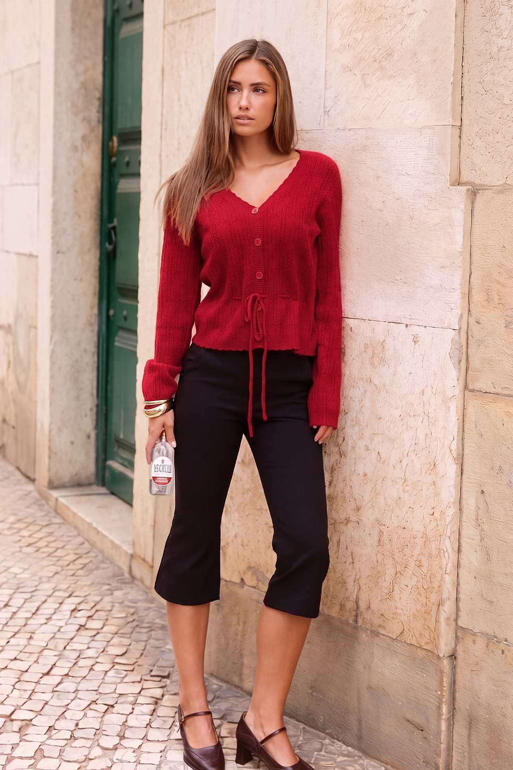 Rote Strickjacke mit V-Ausschnitt