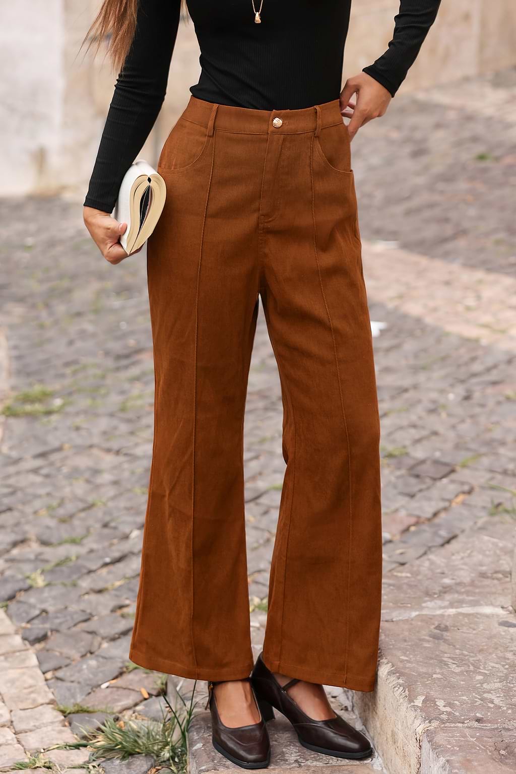 Dale sabor a los pantalones marrones