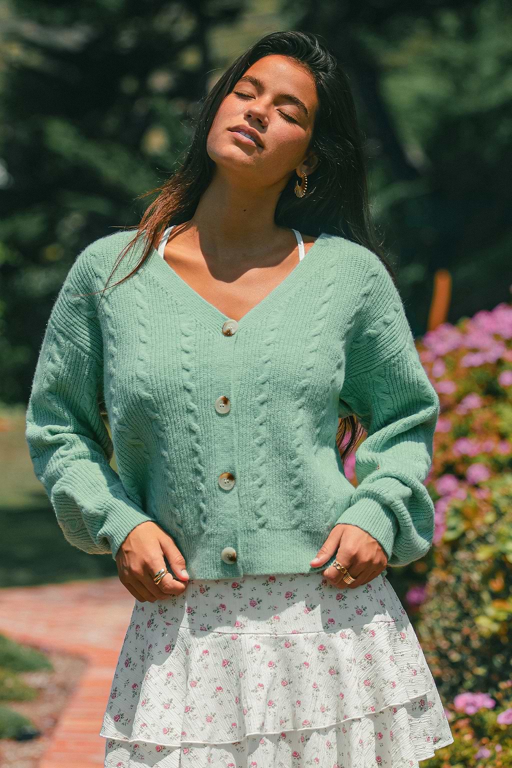 Grüne Strickjacke mit V-Ausschnitt