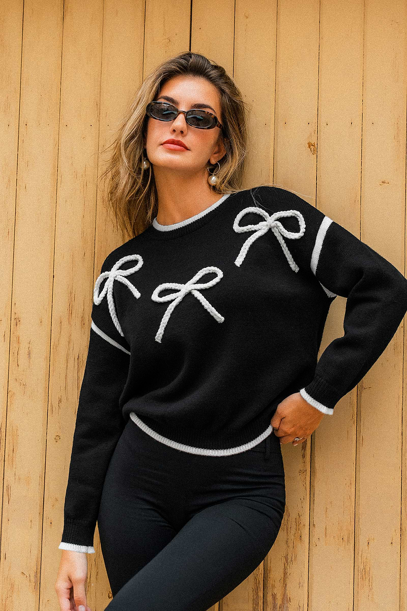 Pull à nœud côté et col rond