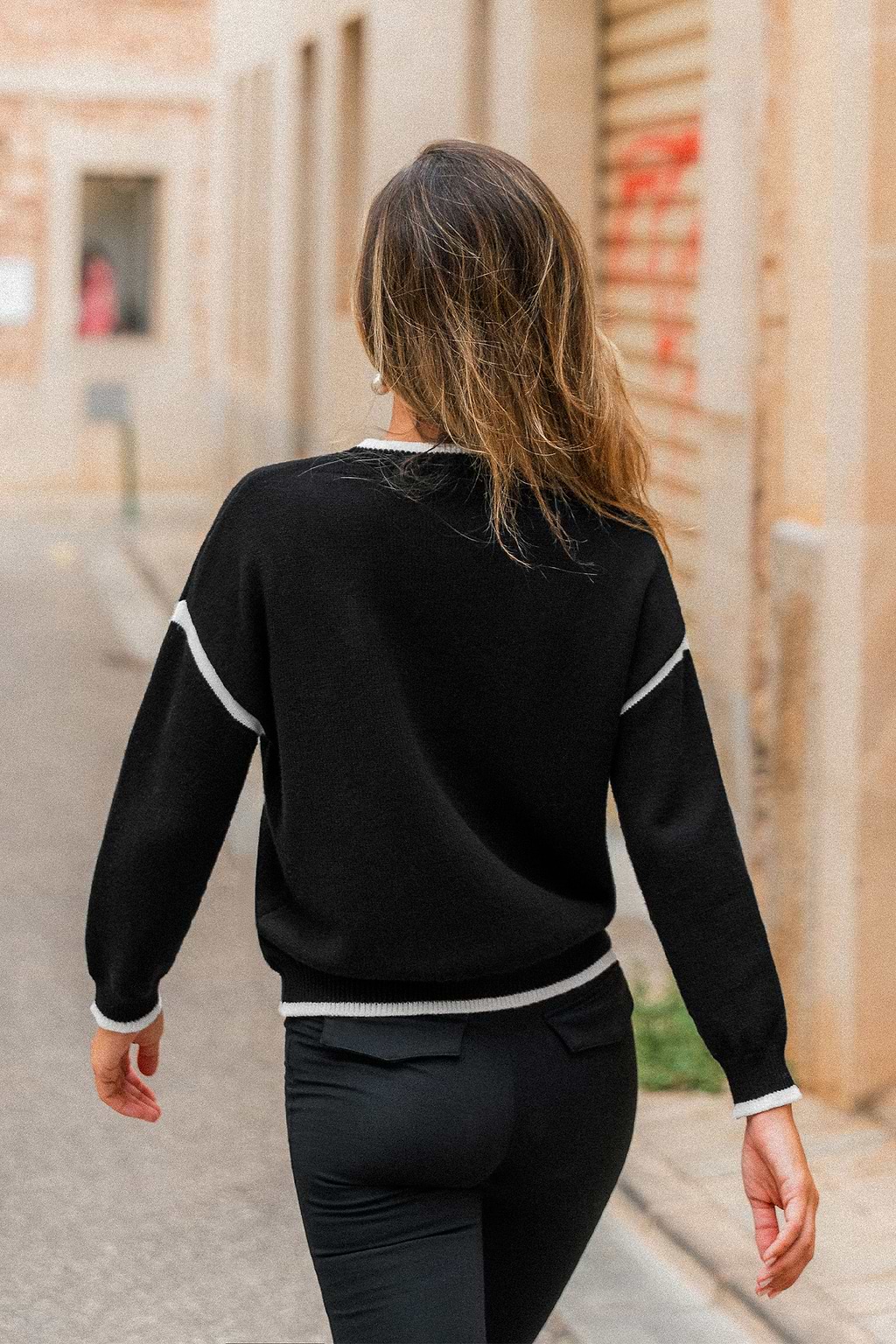 Pull à nœud côté et col rond