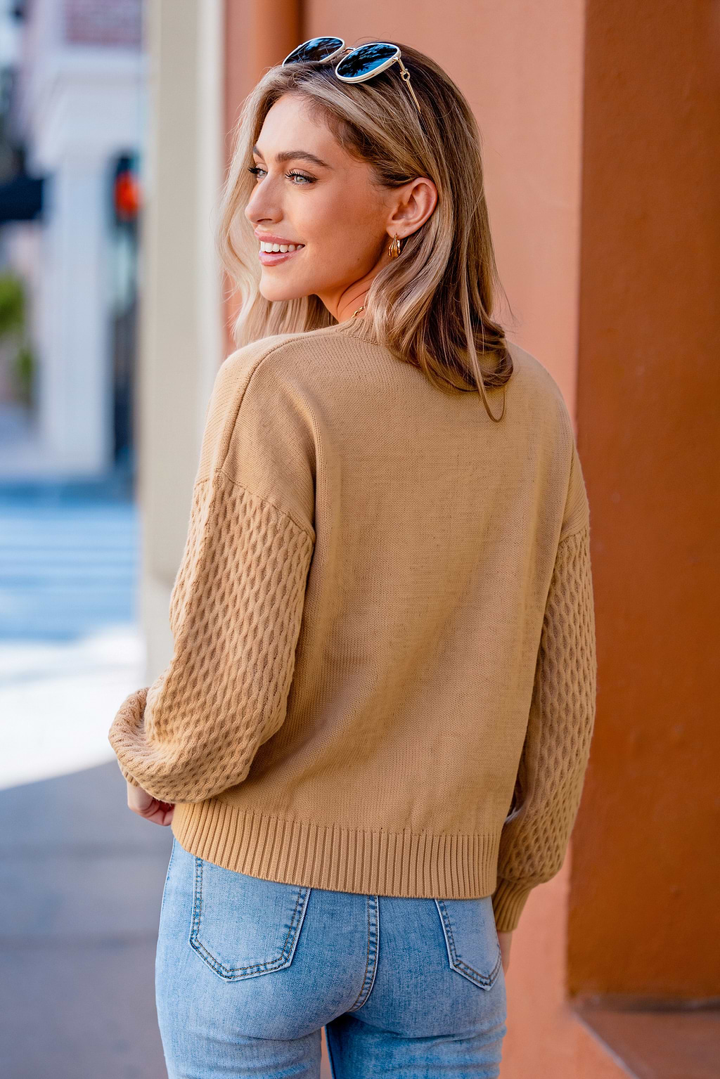 Brauner Langarmpullover mit Rundhalsausschnitt