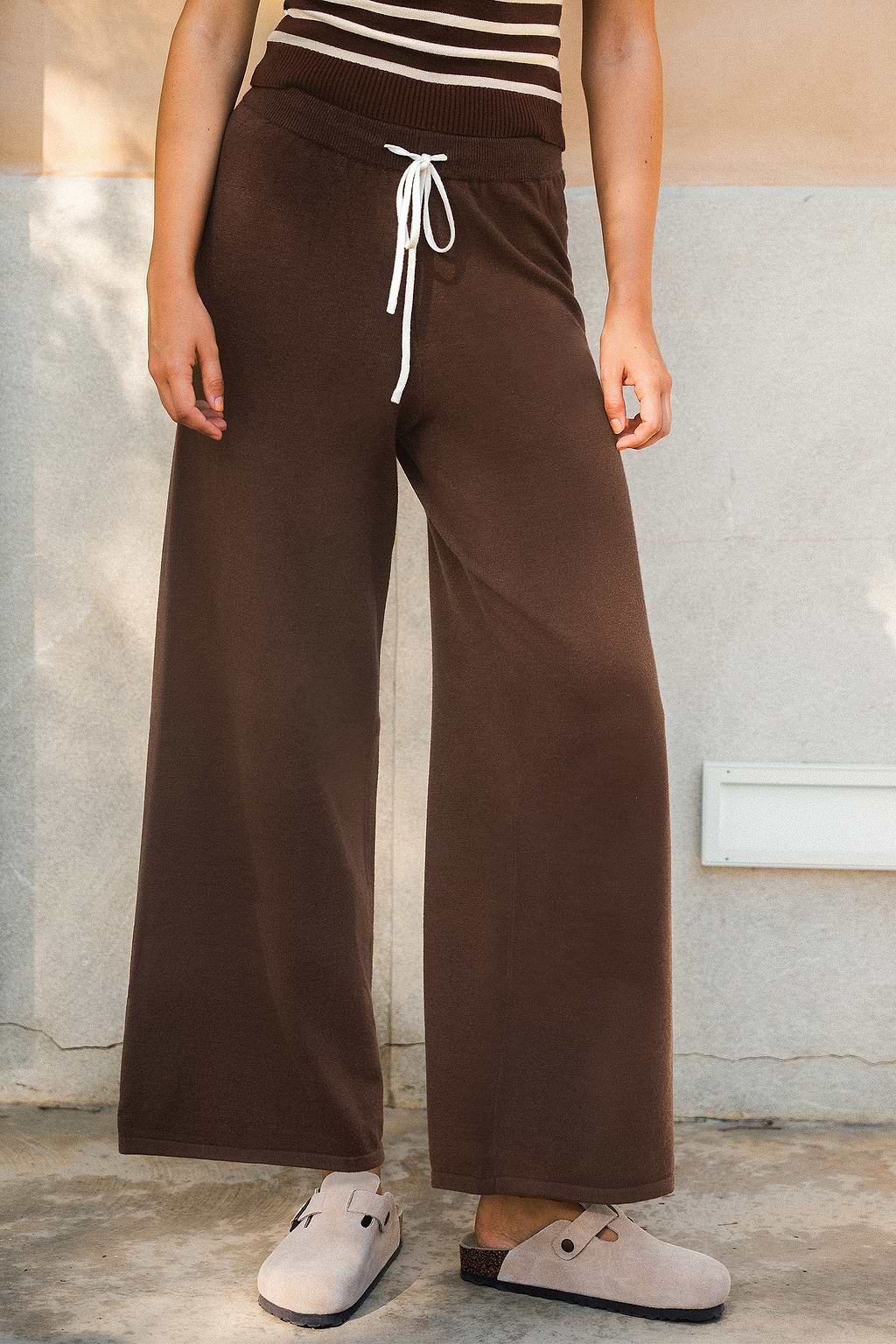 Pantaloni in maglia marrone Cozy State of Mind