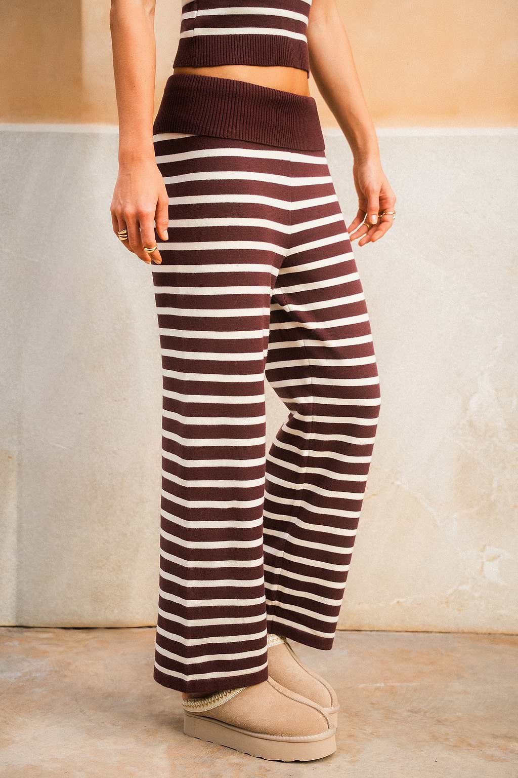 Pantaloni a maglia a righe per un look rilassato