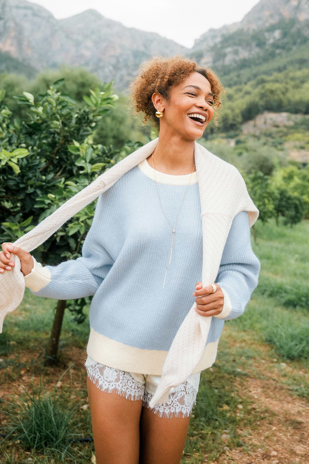 Blauer Farbblock Langarmpullover mit Rundhalsausschnitt