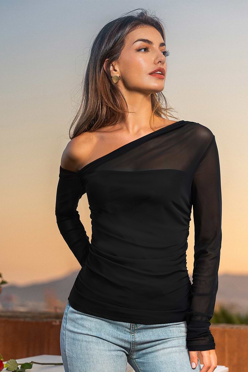 Elegante top nero drappeggiato