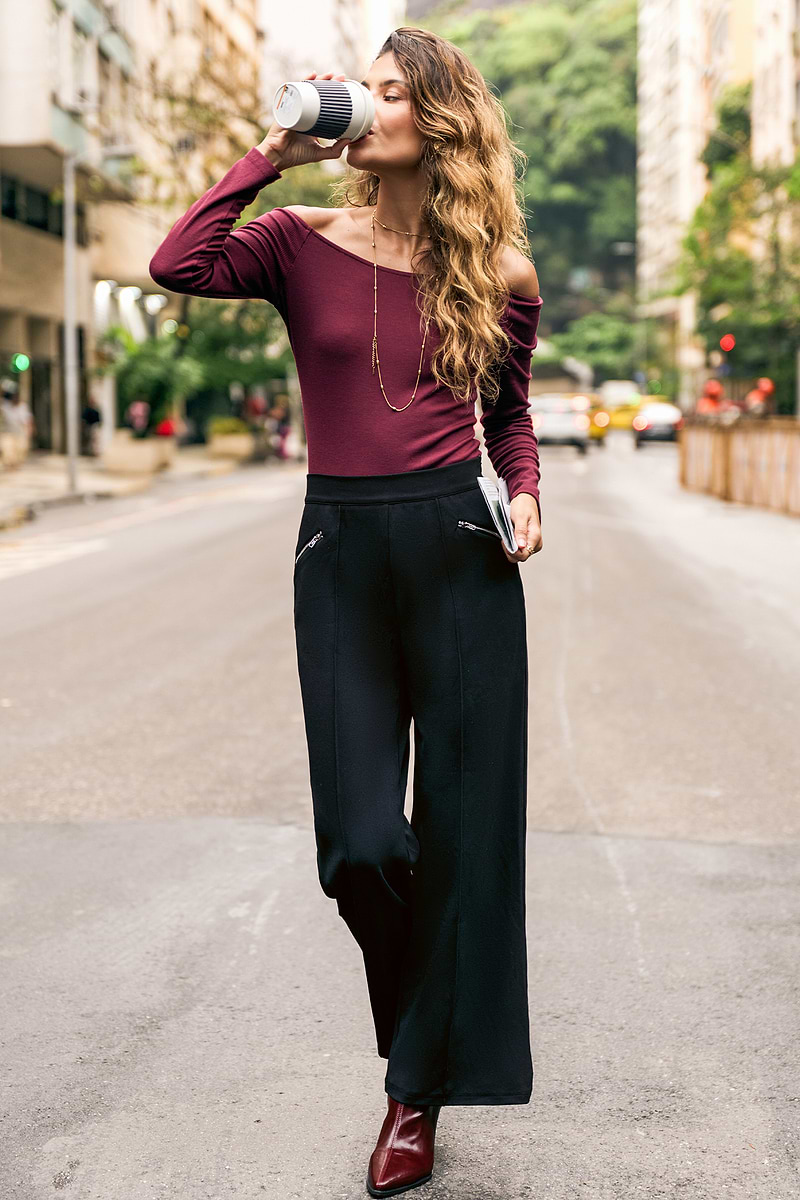 Pantalon noir tissé à zip latéral plis nervurés et jambe droite