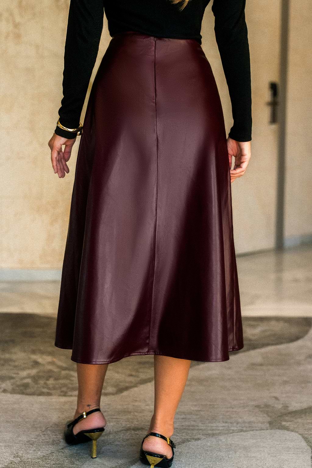 Jupe longue rouge à détails boutons